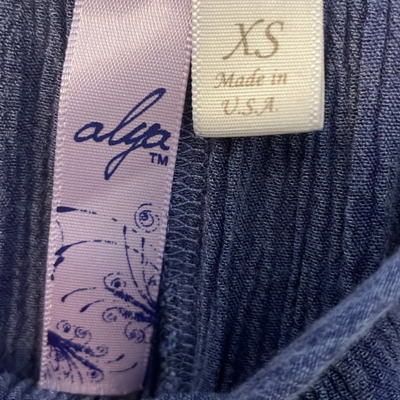 Alya XS blue off the shoulder shirt made in USA bell sleeves - Picture 3 of 5